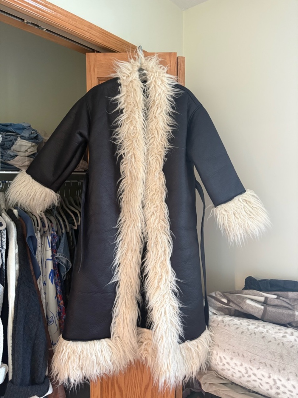 Boohoo Black Faux-Leather Trench Coat with Cream Faux-Fur Trim - Picture 8 of 8
